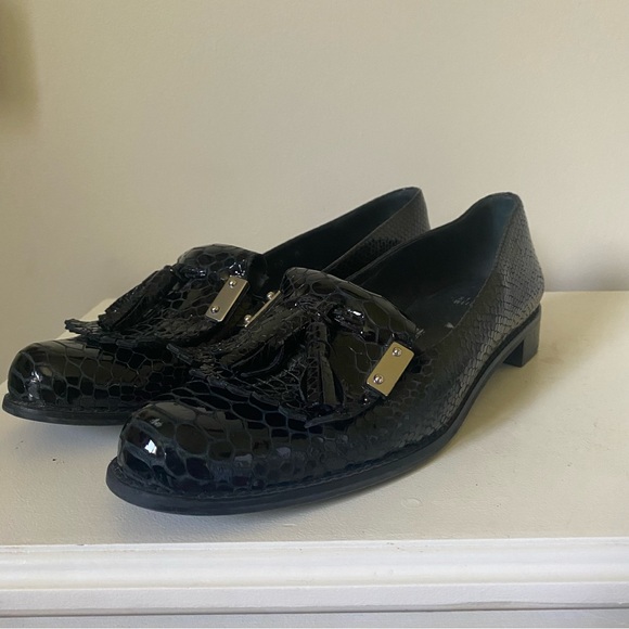 Stuart Weitzman Shoes - Stewart Weitzman Black Leather Tassel Loafers Python Design Sz 10